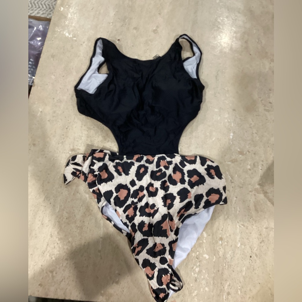 Women's Black Leopard One Piece Swimsuit Monokini NWT Size L - Picture 2 of 3